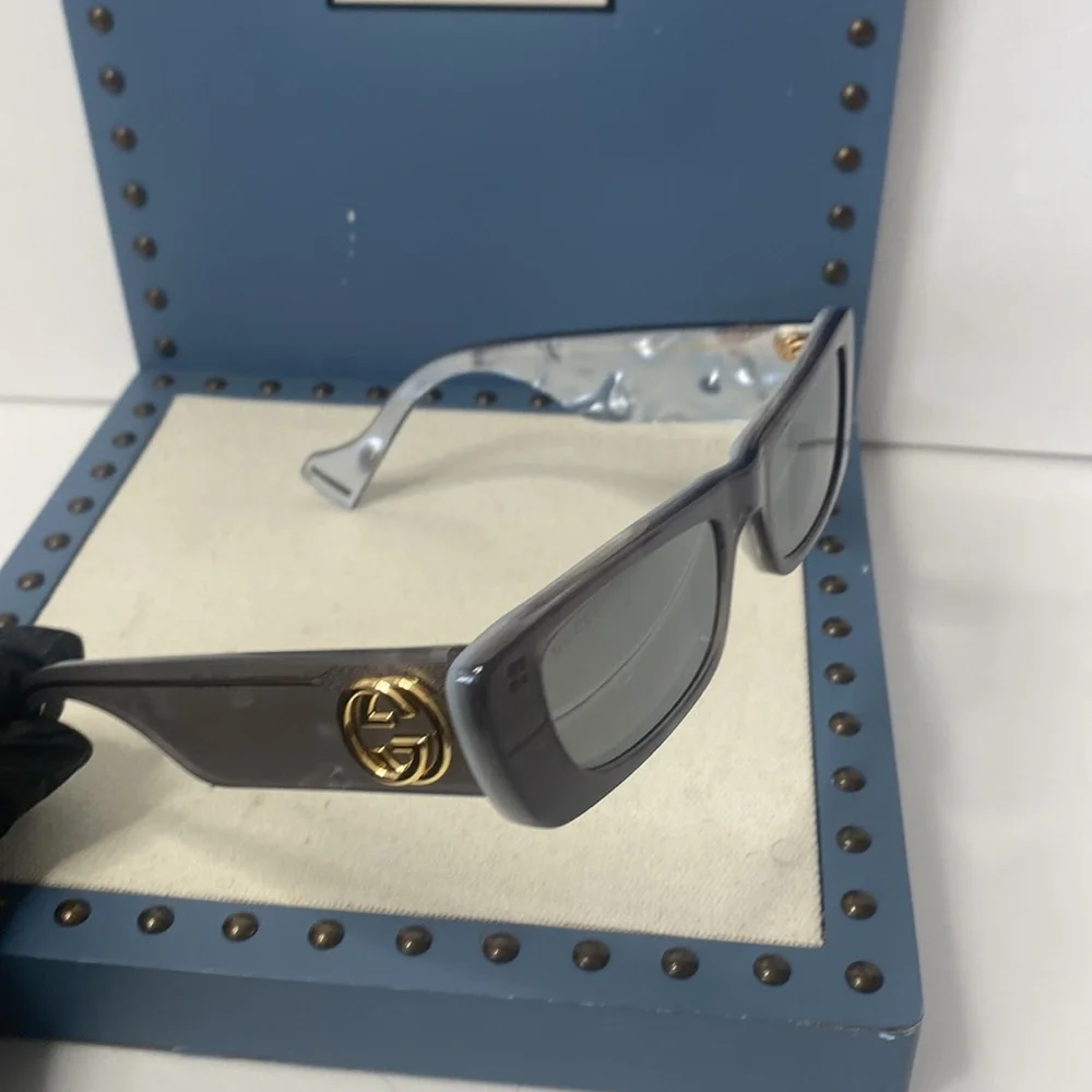 New 🔥🔥GUCCI Acetate Rectangular GG0516S Sunglasses Grey Gold